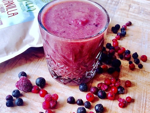 Red fruit protein smoothie