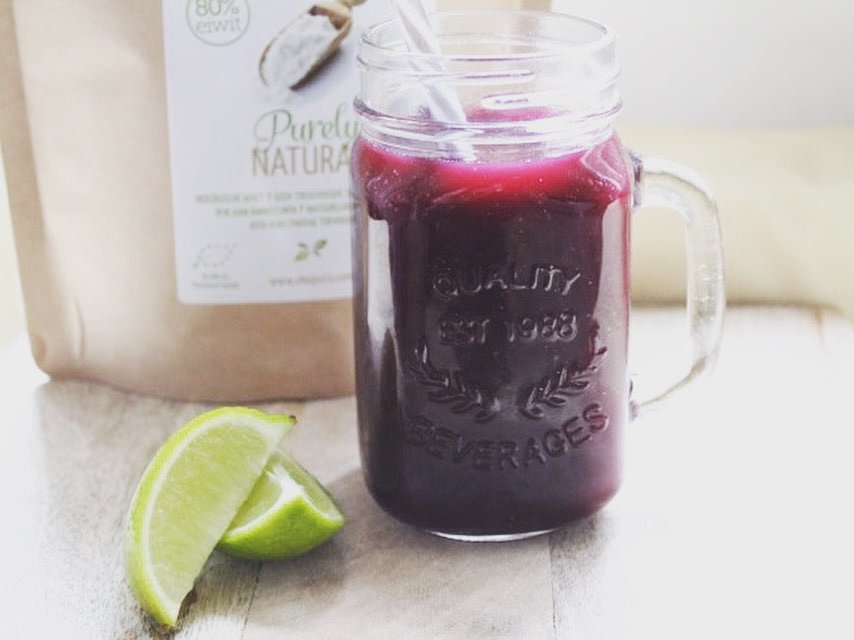 Lime, apple and blueberry smoothie