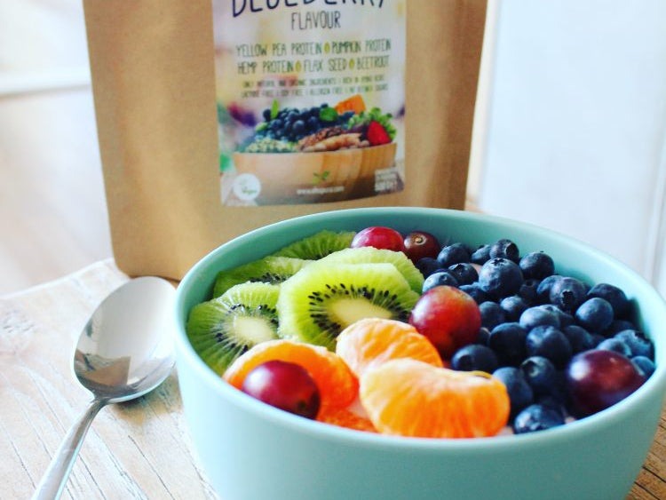 Blauwe bessen, aardbeien en kiwi smoothie bowl – recept