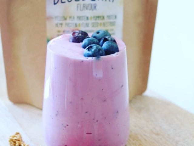 Smoothie bowl blueberry, granola en aardbeien – recept