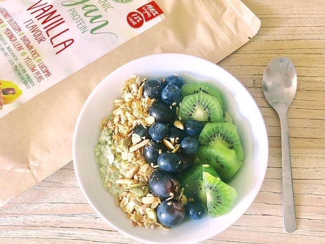 Chia pudding met kiwi, bessen en granola – recept