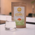 biologisch vitamine c acerola poeder roeren in water